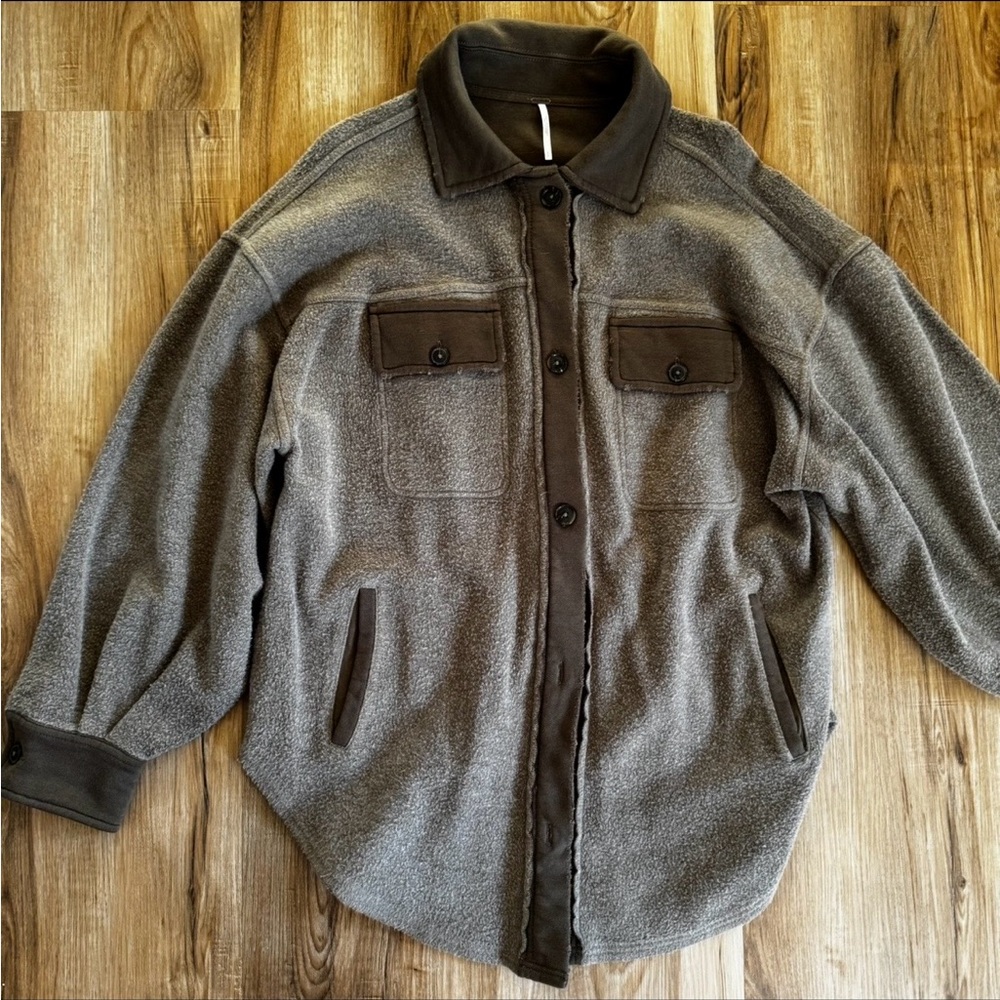 Free People Ruby Oversized Shirt Jacket in Olive Sz S - Picture 2 of 12